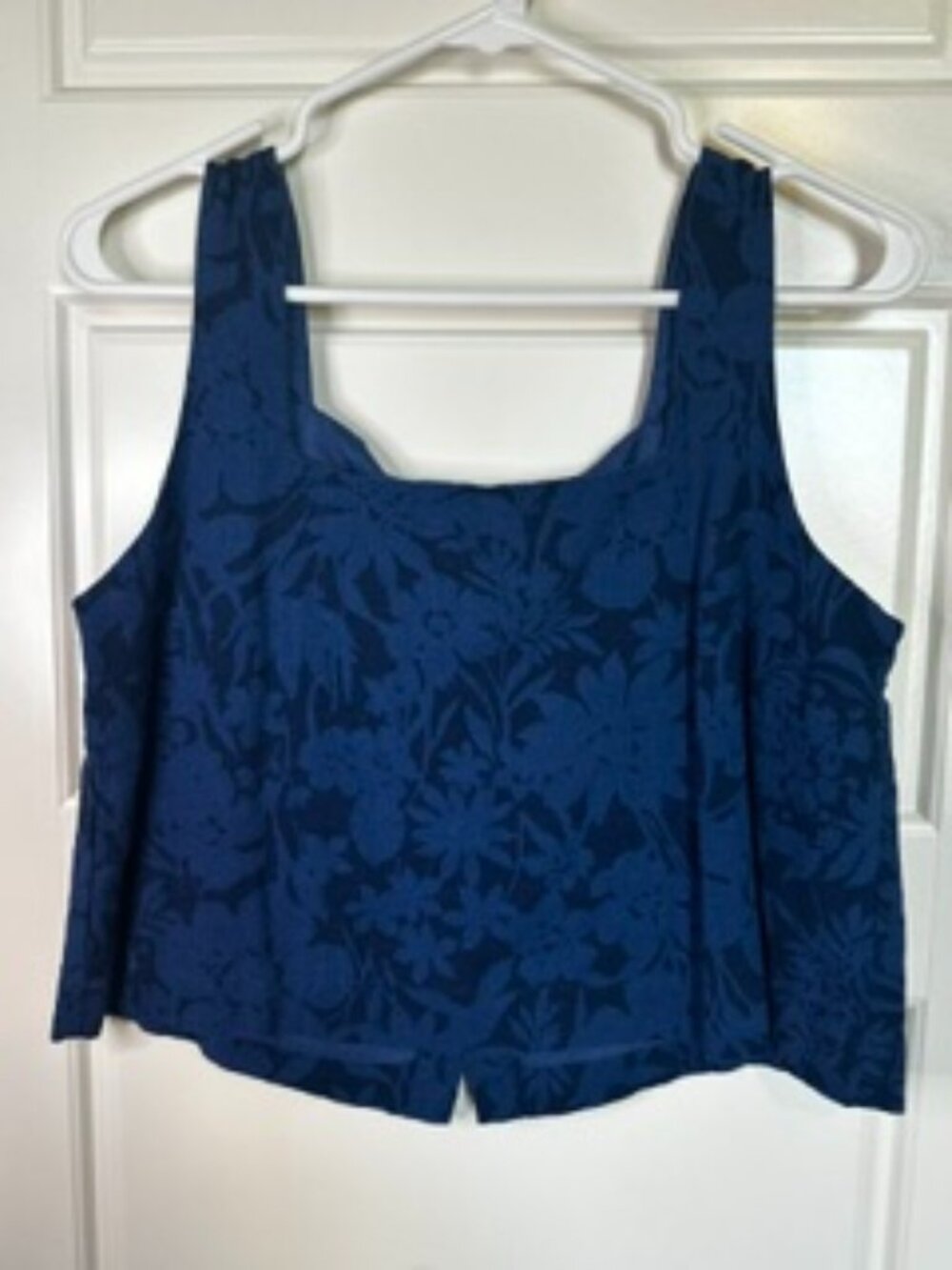 Gap Tank Top-Unique Back